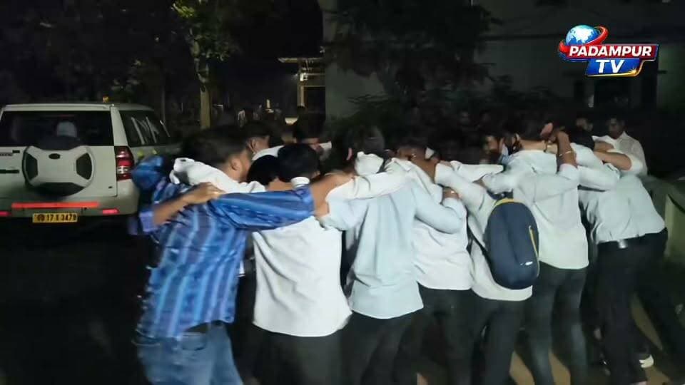 ଅଞ୍ଚଳ ମହାବିଦ୍ୟାଳୟ ଛାତ୍ର ସଂସଦ ନିର୍ବାଚନ BCJD ଜିତିଲା ପରେ ସଭାପତି ପିୟୁଶ ଦାଶ ଙ୍କ ପ୍ରତିକ୍ରିୟା
#PadampurTv
#everyonefollowers
#highlight
#viralpost