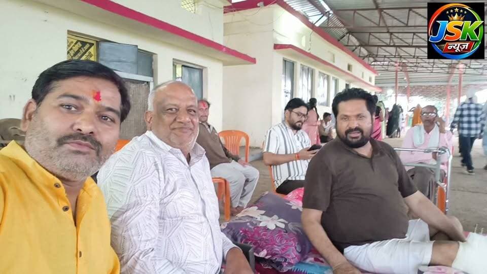 मुंबई से लौटने पर पवई विधायक प्रहलाद सिंह लोधी जी से की कुशलक्षेम मुलाकात
