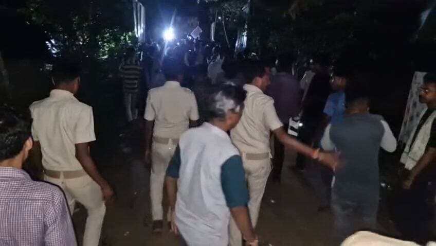 ପୋଲିସ କାହିଁକି ଘଉଡାଉଛି......