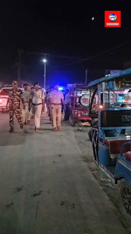 दुर्गापूजा को लेकर भारत-नेपाल सीमा पर फ्लैग मार्च, थाना अध्यक्ष दीपक पटेल के नेतृत्व में निकले पुलिस और SSB के जवान
#Sitamarhi #BhithaThana #DurgaPuja2026 #FlagMarch #BiharPolice #SSB #भारतनेपालसीमा #भिट्ठाथाना #दीपकपटेल #सीतामढ़ीपुलिस #दुर्गापूजा #कानूनव्यवस्था #शांतिऔरसौहार्द #SitamarhiNews #SitamarhiNewsTak