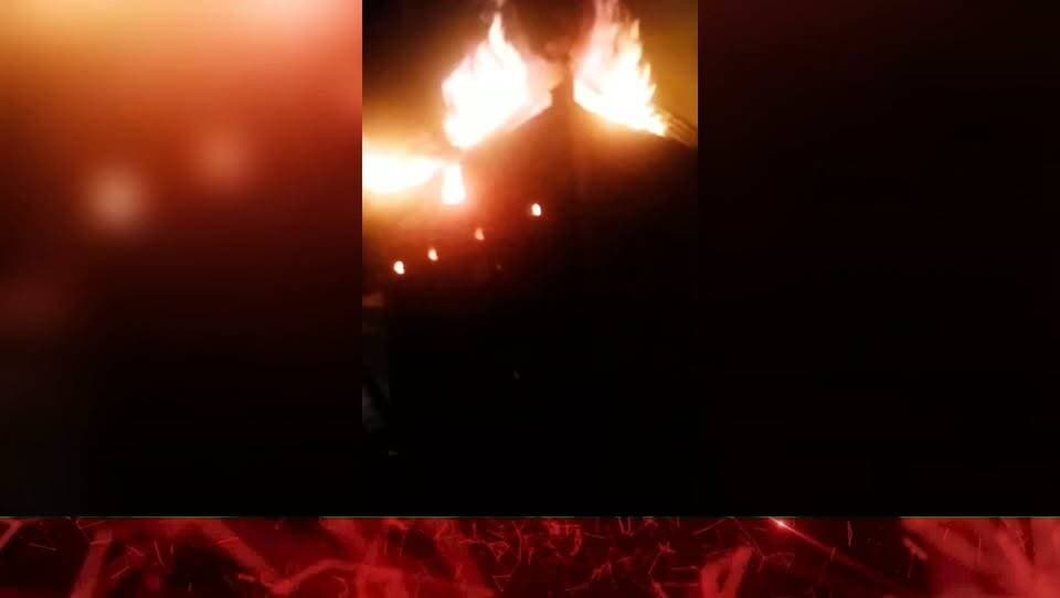 मधेपुरा में आधी रात आग का तांडव, दो परिवारों का सबकुछ जलकर राख; बैतोना में अगलगी से मचा हड़कंप, घर का सामान और अनाज बर्बाद; पीड़ित परिवारों ने प्रशासन से मुआवजे की लगाई गुहार