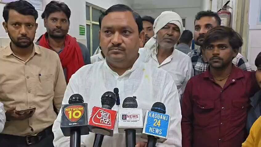 कासगंज हादसा: आकाशीय बिजली बनी काल, मां-बेटी और चाचा की गई जान , सांत्वना देने पहुंचे अमापुर विधायक हरिओम वर्मा।