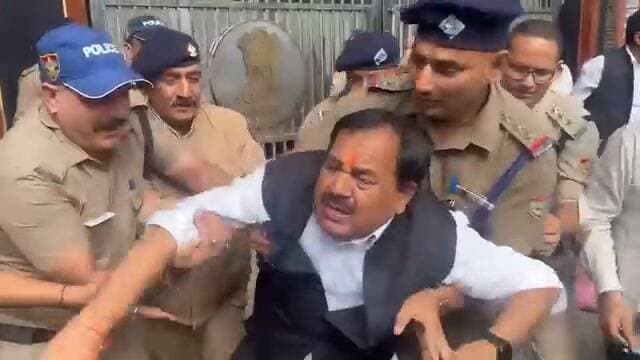 उत्तराखंड अंकिता भंडारी प्रकरण पर कांग्रेस का राजभवन घेराव। कांग्रेस नेता डॉक्टर हरक सिंह रावत हुए आगबबूला!