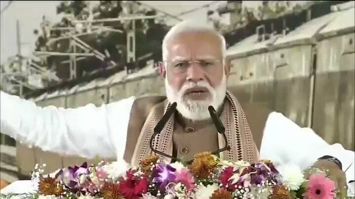 पीएम मोदी का कड़ा रुख : कांग्रेस के बेलगाम नेता देश को तबाह करने पर तुले हुए हैं। अगर आपको प्रधानमंत्री की कुर्सी पर बैठना है, तो पहले आपको जनता के दिल जीतने पड़ेंगे।
- माननीय प्रधानमंत्री श्री
@narendramodi
जी
#NarendraModi #PMModi #Modi #BJP #India #BreakingNews #ViralVideo