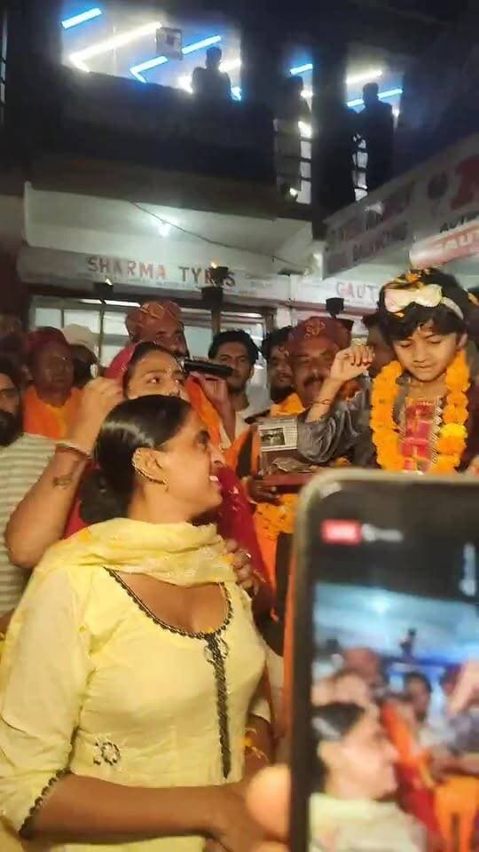 राष्ट्रीय देवभूमि पार्टी के संस्थापक रूमीत सिंह ठाकुर की अगुवाई में निकाली गई मशाल यात्रा, केंद्र सरकार के खिलाफ की नारेबाजी