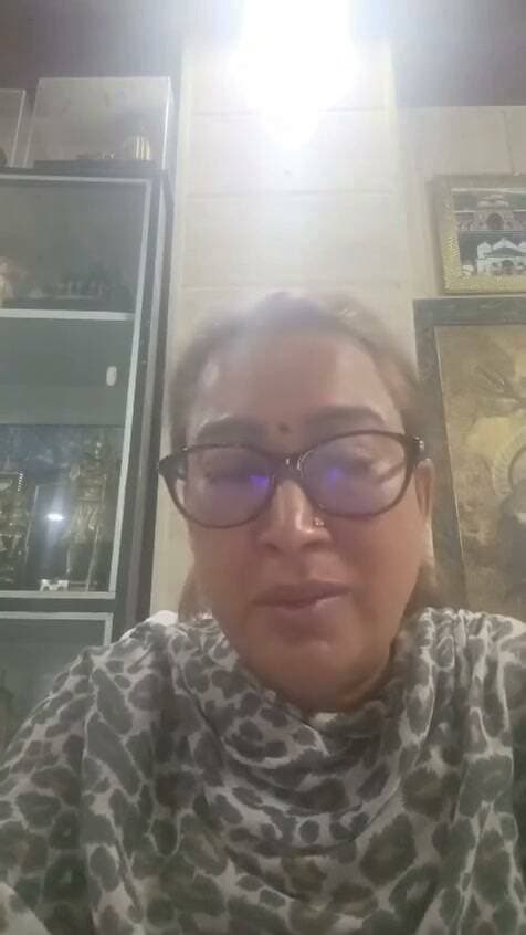फूट फूट कर रोई कैबिनेट मंत्री रेखा आर्य,उत्तराखंड में आखिर यह क्या हो रहा है कैबिनेट मंत्री रेखा आर्या के आंसू छलके प्रदेश की महिला एवं बाल विकास मंत्री ही घरेलू हिंसा का हुई शिकार उन्होंने अपनी पीड़ा खुद बयां की है पति पर कराया मुकदमा दर्ज...
𝑭𝒐𝒍𝒍𝒐𝒘𝒆𝒓𝒔. Pushkar Singh Dhami Rudrapur online RUDRAPUR CITY Vikas Sharma Shiv Arora Rajesh Shukla Kichha Ki Halchal
