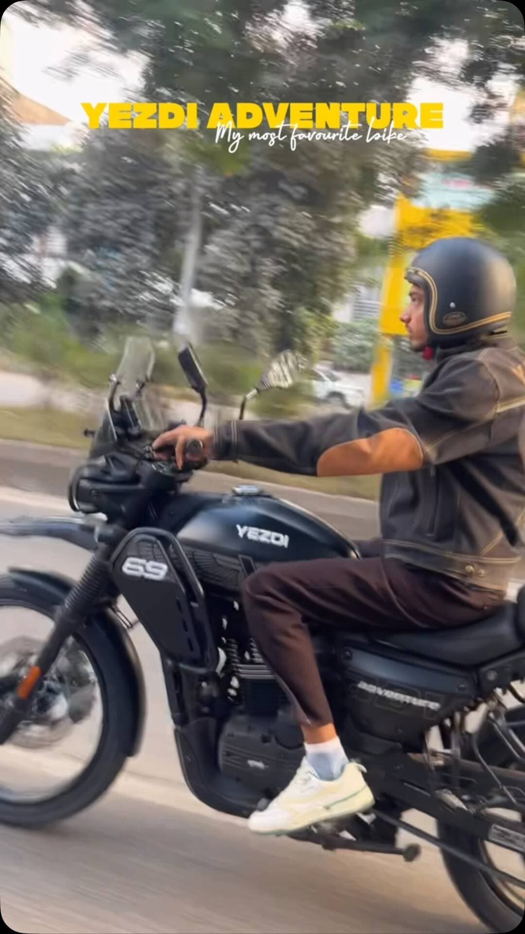 🏍️ One showroom, multiple beasts — but the Yezdi Adventure stole the show! 🔥
Visited the showroom, explored the bikes, and even took the Yezdi Adventure for a ride. The experience? Absolutely amazing! 🤌❤️
Adventure lovers, is this your next ride? 👀
Yezdi Adventure or Jawa Bobber — which one would you choose? 👇
#YezdiAdventure #Yezdi #JawaMotorcycles #AdventureBikes #BikeLovers IndoreBikers BikeReview NikhilNarrates