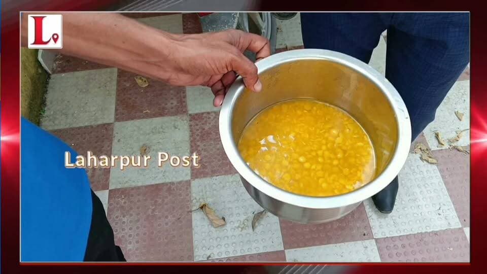 #Sitapur लहरपुर में मिड-डे मील में घटिया दाल मिलने पर बीडीओ सख्त, ग्राम प्रधान को कड़ी चेतावनी।