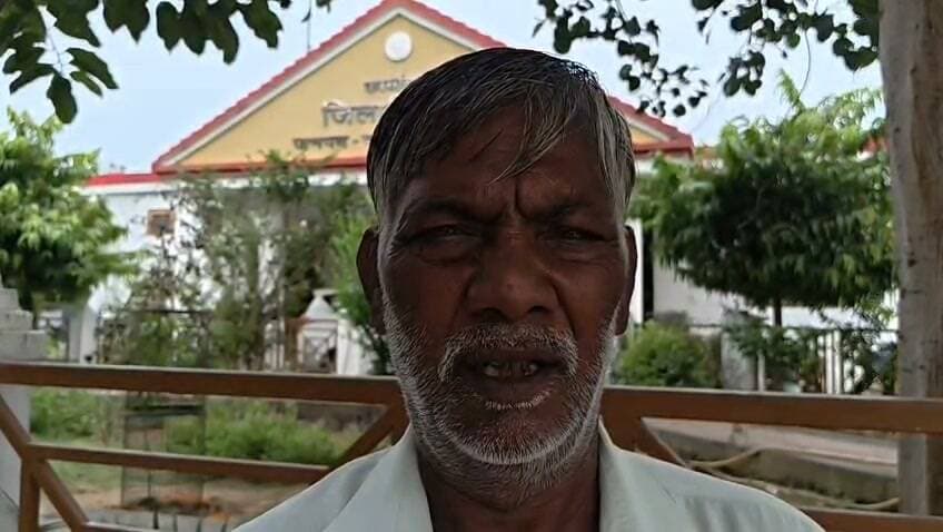 Sambhal पोर्टल की शिकायत का फर्जी निस्तारण करने का लगा आरोप शिकायतकर्ता पहुंचा डीएम कार्यलय खोल दी सख्या की पोल।