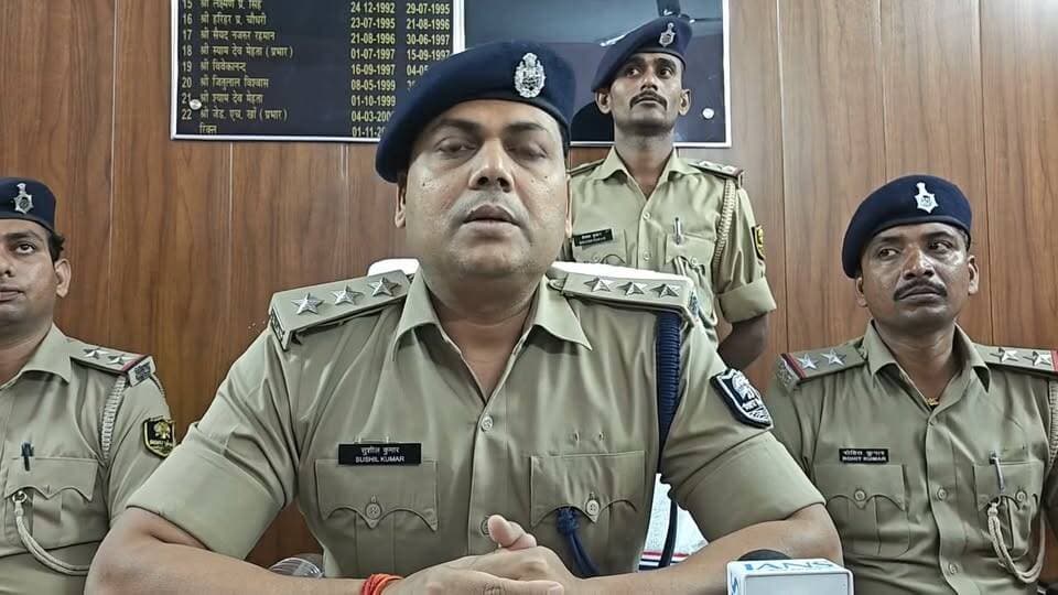 अररिया कुर्साकांटा पुलिस द्वारा 481 गांजा जब्ती और गिरफ्तारी किया गया है। अररिया एसडीपीओ सुशील कुमार