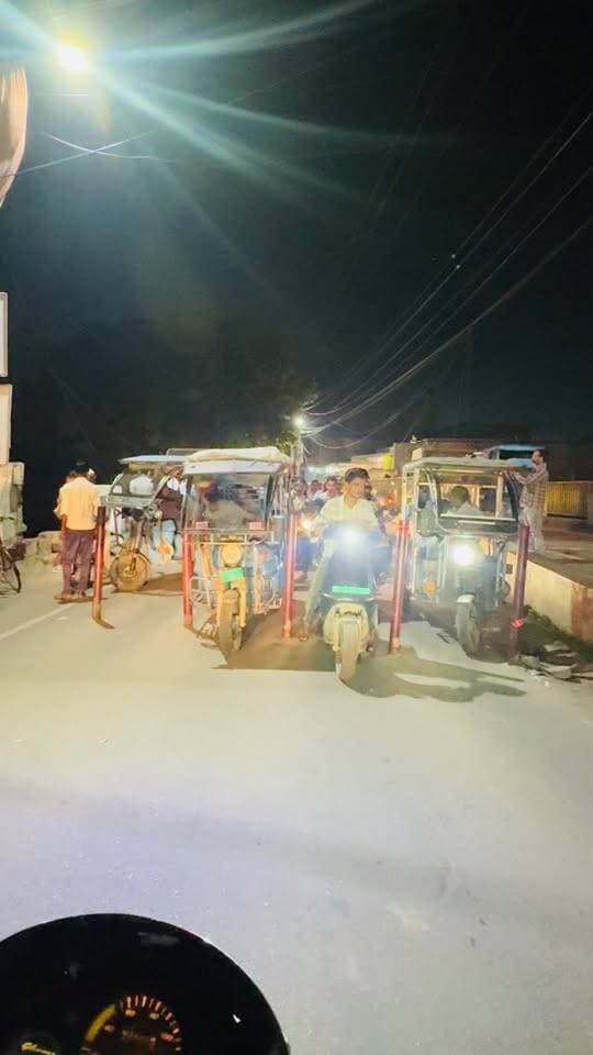 बाराबंकी: छाया चौराहे पर जाम से लोग परेशान, आखिर क्या है वजह? कमेंट में बताएं! 🤝👍
#viralpost #viralvideo #barabankiupdates