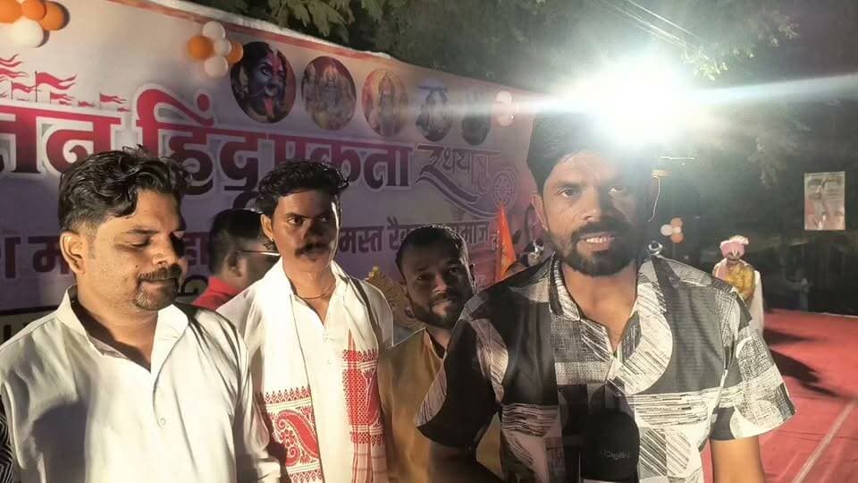 सनातन हिन्दू एकता रथयात्रा छतरपुर जिले में पहुंची रैकवार समाज धीरेंद्र शास्त्री का भगवान राम कि तरह चरण धोकर नाव में बैठाकर सम्मान करेंगे..