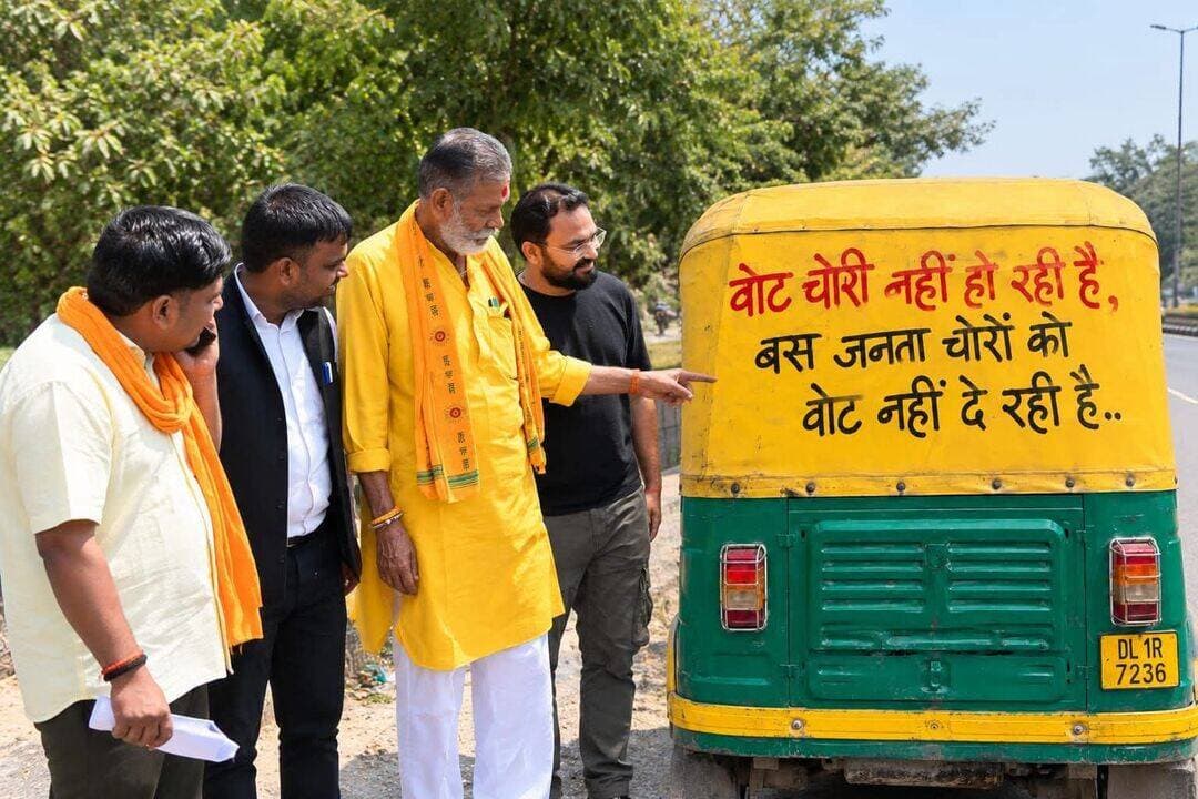 देख रहे हो विनोद 🤔 महोबा के जिला प्रभारी मंत्री मनोहर लाल (मन्नू कोरी) की इस तस्वीर को देखकर क्या कहेंगे आप !
<nis:link nis:type=tag nis:id=followers nis:value=followers nis:enabled=true nis:link/> <nis:link nis:type=tag nis:id=highlightseveryone nis:value=highlightseveryone nis:enabled=true nis:link/> Manohar Lal Mannu Kori