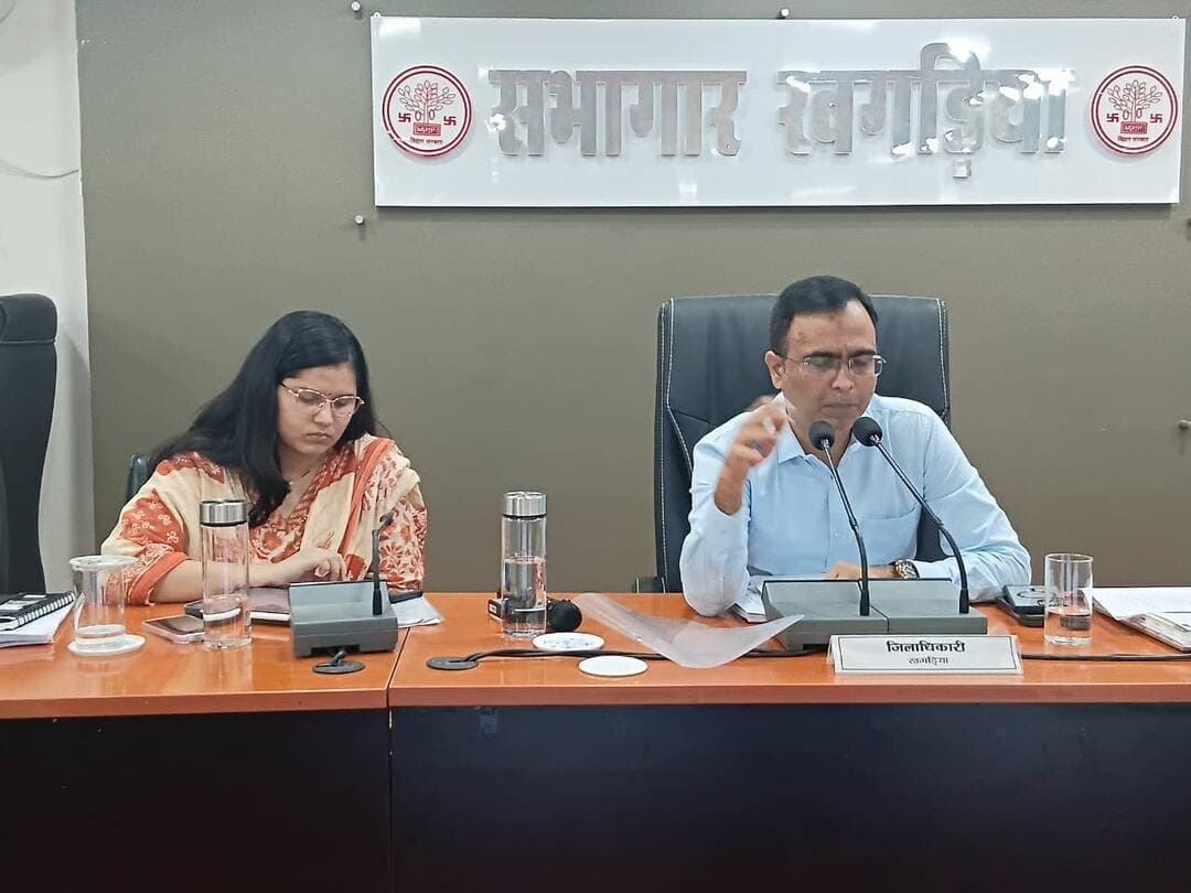 📋 स्वास्थ्य विभाग की मासिक समीक्षा बैठक आयोजित।
जिलाधिकारी, खगड़िया श्री विक्रम विरकर की अध्यक्षता में स्वास्थ्य विभाग की मासिक समीक्षा बैठक आयोजित की गई। बैठक में राष्ट्रीय स्वास्थ्य बीमा योजना, टीकाकरण, आयुष्मान भारत, स्वास्थ्य कार्ड वितरण एवं एनटीईपी सहित विभिन्न स्वास्थ्य कार्यक्रमों की प्रगति की समीक्षा की गई तथा संबंधित पदाधिकारियों को आवश्यक दिशा-निर्देश दिए गए।
#जिला_प्रशासन_खगड़िया #स्वास्थ्य_विभाग #मासिक_समीक्षा_बैठक #आयुष्मान_भारत