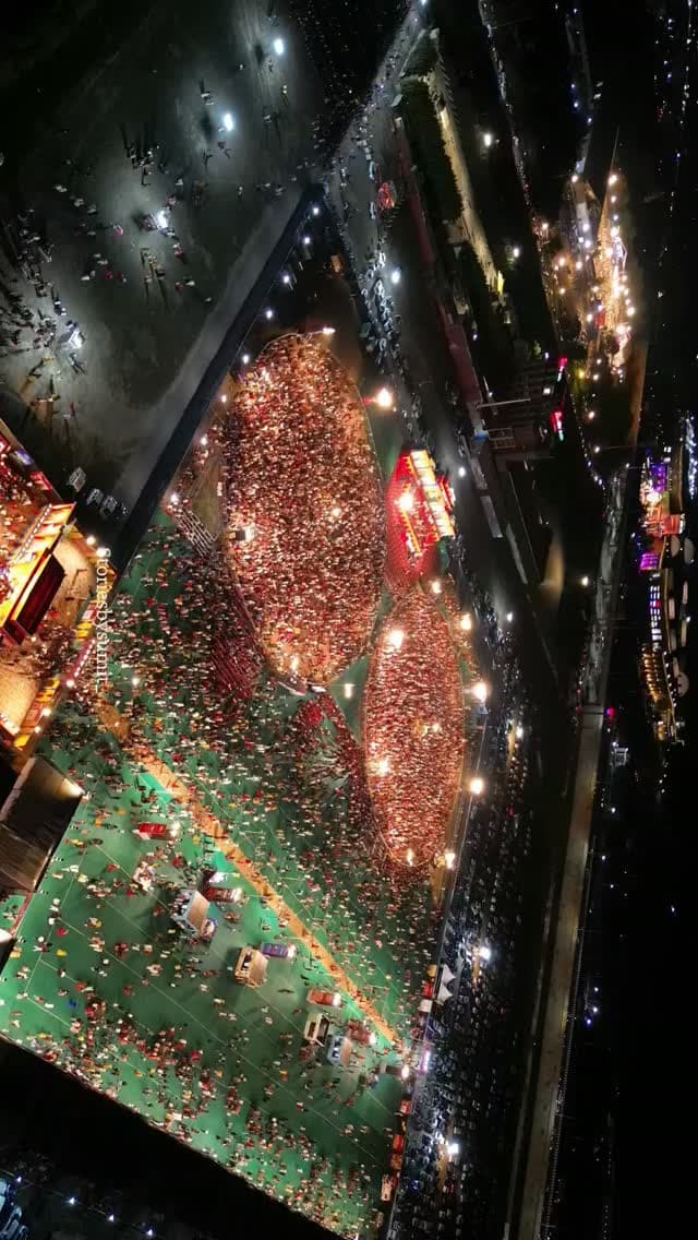 Indore's largest Garba ✨️
Abhivyakti Garba Mahotsav 2026💫
#garbanight #abhivyakti #indore #storiesbysumit