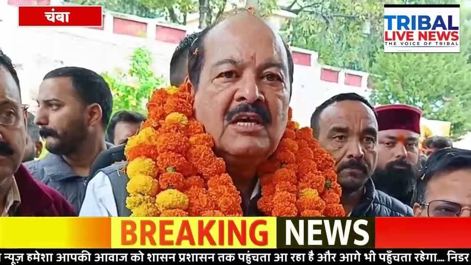 परियोजना में विकास कार्यों को मिली गति, दिव्यांग बच्चों के लिए मोबाइल थेरेपी वैन रवाना
15 अक्टूबर, चम्बा। राज्यसभा सांसद हर्ष महाजन ने वीरवार को चमेरा-दो विद्युत परियोजना का दौरा किया। इस दौरान उन्होंने विभिन्न विकास कार्यों का शुभारंभ किया और क्षेत्र में चल रही विकास योजनाओं को लेकर अधिकारियों के साथ चर्चा की।
दौरे के दौरान सांसद हर्ष महाजन ने दिव्यांग बच्चों को बेहतर चिकित्सा एवं थेरेपी सेवाएं उपलब्ध करवाने के उद्देश्य से मोबाइल थेरेपी वैन को हरी झंडी दिखाकर रवाना किया। इसके साथ ही उन्होंने पैराडाइज चिल्ड्रन केयर सेंटर में 15 लाख रुपये की लागत से विकसित बुनियादी सुविधाओं का उद्घाटन भी किया।
राख गांव में एक करोड़ रुपये के संरक्षण कार्यों की घोषणा
हर्ष महाजन ने राख गांव में सुरक्षा एवं संरक्षण कार्यों के लिए लगभग एक करोड़ रुपये की लागत से कार्य करवाने की घोषणा की। इसके अतिरिक्त बग्गा गांव में सड़क निर्माण कार्यों को लेकर भी घोषणा की गई। इन कार्यों का उद्देश्य ग्रामीण क्षेत्रों में बुनियादी सुविधाओं को बेहतर बनाने और स्थानीय आवश्यकताओं को पूरा करने पर केंद्रित है।
सीएसआर कार्यों की समीक्षा बैठक आयोजित
चमेरा-दो विद्युत परियोजना के दौरे के दौरान कॉरपोरेट सामाजिक उत्तरदायित्व (सीएसआर) के तहत किए जा रहे कार्यों की समीक्षा के लिए बैठक आयोजित की गई। बैठक में राख गांव की आवश्यकताओं, प्रस्तावित सुरक्षा एवं संरक्षण कार्यों तथा उनकी कार्ययोजना को लेकर प्रस्तुति दी गई।
बैठक में क्षेत्र की जरूरतों के अनुरूप विकास कार्यों को आगे बढ़ाने और प्रस्तावित योजनाओं पर चर्चा की गई।
इरावती वाटिका का किया उद्घाटन
दौरे के दौरान राज्यसभा सांसद हर्ष महाजन ने चमेरा-दो विद्युत परियोजना में विकसित की जा रही इरावती वाटिका का भी उद्घाटन किया।
इस दौरे में दिव्यांग बच्चों के लिए बेहतर सेवाएं उपलब्ध करवाने, ग्रामीण क्षेत्रों में बुनियादी सुविधाओं के विस्तार तथा स्थानीय जरूरतों के अनुरूप विकास कार्यों को प्राथमिकता दी गई।
Harsh Mahajan #ChameraIIProject #ChambaNews #HimachalPradesh #MobileTherapyVan #DivyangChildren #ParadiseChildrenCareCentre #IravatiVatika #CSRActivities
Tribal Live News