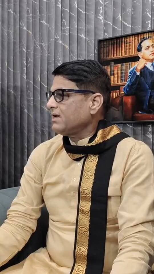 हम चूहे नहीं हैं शेर के बच्चे हैं कान खोल कर सुन लो मेरे छोटे मुंह बोले भाई दामोदर यादव ने एक बार फिर प्रेस कॉन्फ्रेंस कर धीरेंद्र कृष्ण शास्त्री जी पर साधा निशाना...
