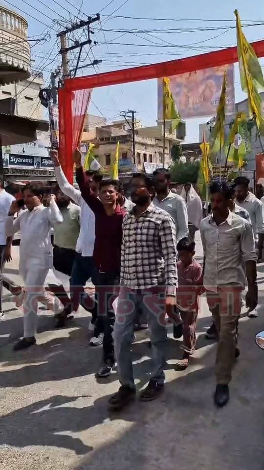 राष्ट्रीय लोकतांत्रिक पार्टी के कार्यकर्ता उतरे सड़कों पर, नारेबाजी कर जताया आक्रोश, सौंपा ज्ञापन