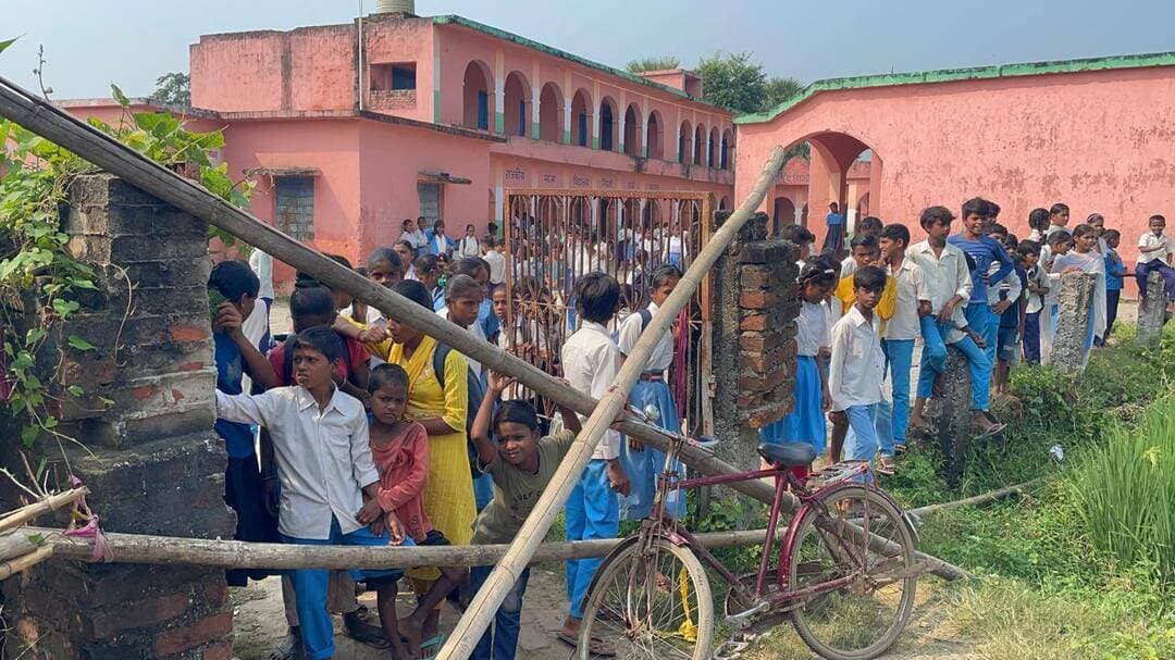 अरवल जिला के निघमा मिडिल स्कूल में
में ग्रामीण ने लटकाया 2 दिनों से ताला!#bdbiharjharkhand #viralvideo #bihar #sarkarischool #arwal