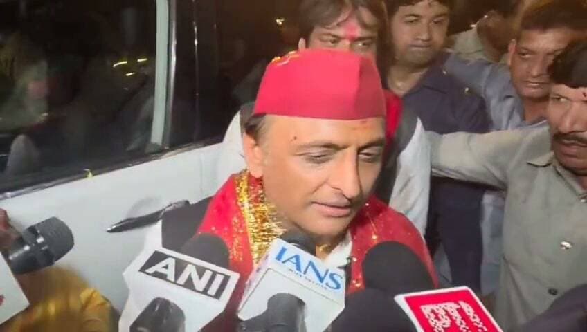 "सरकार की नीयत साफ होती तो आज पंचायत चुनाव हो रहे होते, लेकिन नीयत साफ नहीं थी इसीलिए अब तक उलझाए रखे हैं। अब तो जनता देख रही है सरकार कैसे बदलें उसका चुनाव हो।
अखिलेश यादव।
#akhileshyadavsamajwadiparty