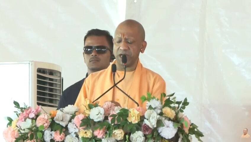 एक समय था, जब प्रयागराज पर ग्रहण लग चुका था।
माफिया न केवल व्यापारियों और बेटियों की सुरक्षा के लिए खतरा बन गए थे, बल्कि प्रशासन और न्यायपालिका के लिए भी चुनौती बन गए थे...
मुख्यमंत्री योगी आदित्यनाथ प्रयागराज।।
#CMYogiAdityanath #prayagrajnews