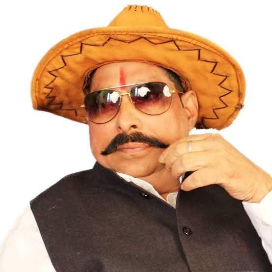 विजय कुमार सिन्हा पर फायर हुए मोकामा विधायक अनंत सिंह, बोले - पब्लिक उसको कुत्ता एतना भी इज्जत नहीं देता, जबकि पार्टी ने उसे सबकुछ बनाया। विजय सिन्हा अपना टेटन टटोले..
मोकामा विधायक पटना स्नातक चुनाव पर विजय सिन्हा के बयान से नाराज दिखे,उन्होंने कहा था - किसी के (अनंत सिंह ) के विरोध से कुछ नहीं होता,यह पढ़े लिखो का चुनाव है। नीरज कुमार की जीत होगी.
<nis:link nis:type=tag nis:id=mokama nis:value=Mokama nis:enabled=true nis:link/> <nis:link nis:type=tag nis:id=patna nis:value=Patna nis:enabled=true nis:link/> <nis:link nis:type=tag nis:id=bihar nis:value=Bihar nis:enabled=true nis:link/> <nis:link nis:type=tag nis:id=anantsingh nis:value=AnantSingh nis:enabled=true nis:link/>