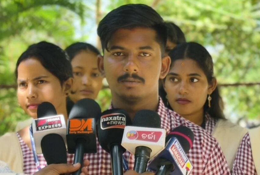 ମାଲକାନଗିରି କଲେଜ ଛାତ୍ର ସଂସଦ ନିର୍ବାଚନରେ ଏବିଭିପି ସମର୍ଥିତ ପ୍ରାର୍ଥୀ ଆୟୁଷ ମହାନ୍ତି ବିଜୟୀ!
<nis:link nis:type=tag nis:id=malkangiri nis:value=Malkangiri nis:enabled=true nis:link/> <nis:link nis:type=tag nis:id=abvp nis:value=ABVP nis:enabled=true nis:link/> <nis:link nis:type=tag nis:id=studentelection nis:value=StudentElection nis:enabled=true nis:link/> <nis:link nis:type=tag nis:id=ayushmahanti nis:value=AyushMahanti nis:enabled=true nis:link/> <nis:link nis:type=tag nis:id=dailymalkangiri nis:value=DailyMalkangiri nis:enabled=true nis:link/> <nis:link nis:type=tag nis:id=odishanews nis:value=OdishaNews nis:enabled=true nis:link/>