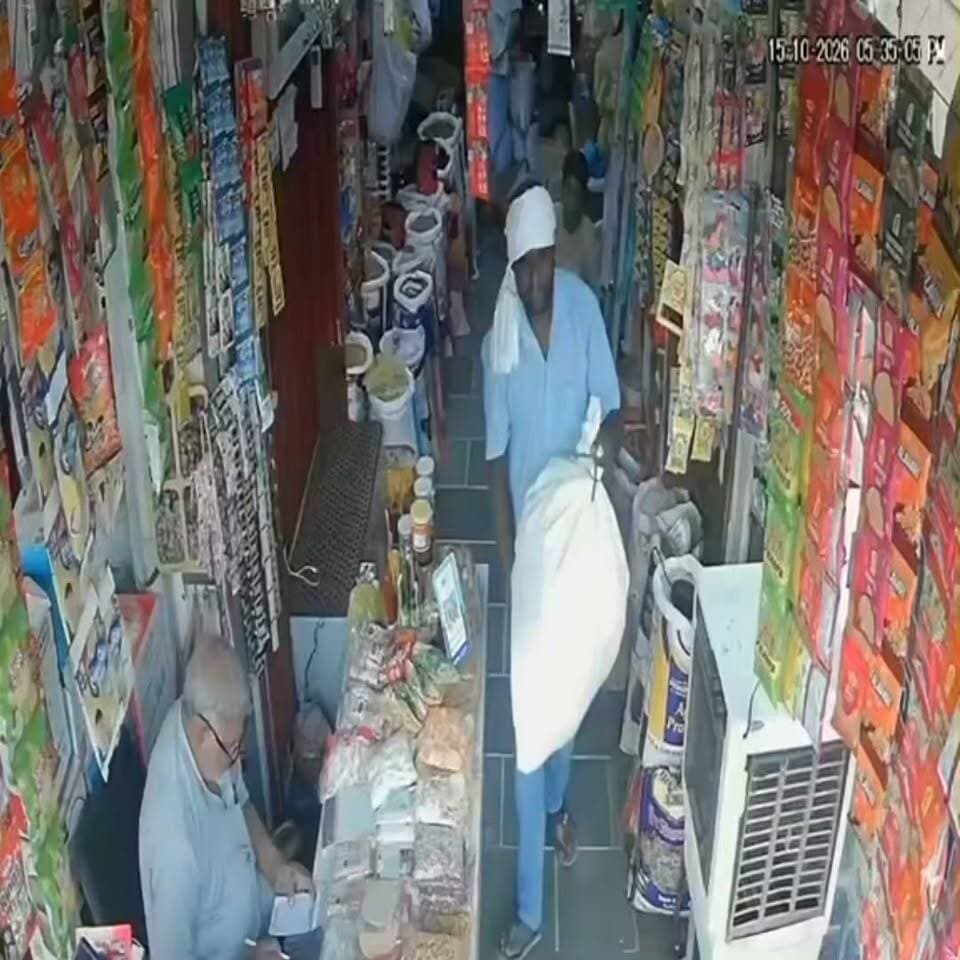 अनूपगढ़ में दुकानदारों से ठगी करने वाले 2 युवक सक्रिय,
किरयाना व्यापारियों से ठगी की घटना आई सामने,
10 दिनों में दूसरी घटना आई सामने,
दुकानदार परेशान,
पुलिस के हाथ खाली
#police #anupgarh