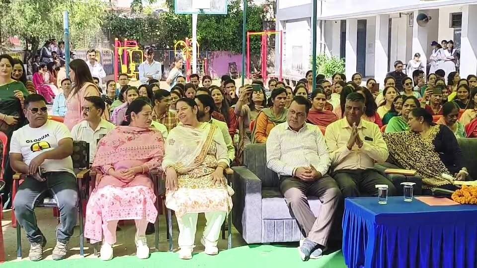 Live नाहन:पीएम श्री स्कूल नाहन में जिला स्तरीय बाल विज्ञान कांग्रेस का आयोजन. बतौर मुख्य अतिथि पहुंचे डिप्टी डायरेक्टर राजीव ठाकुर..