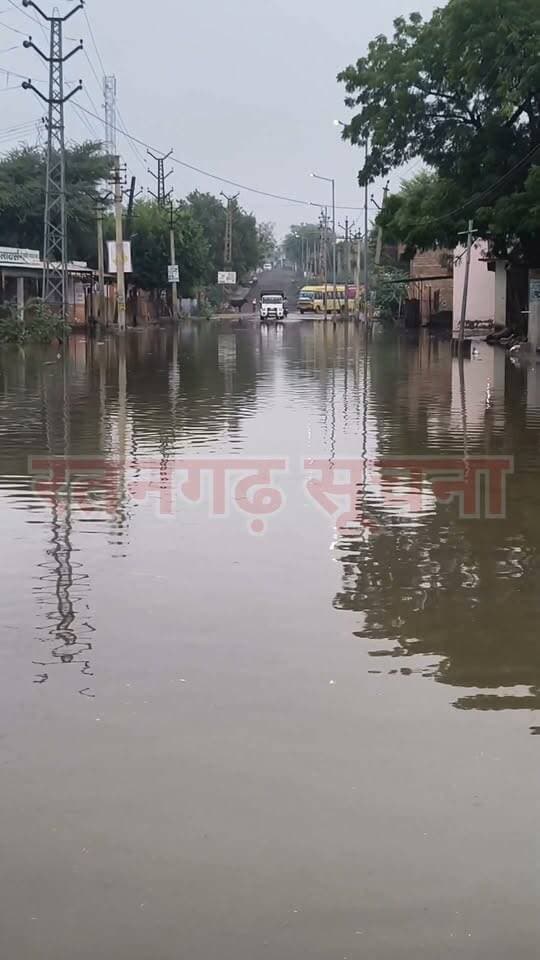 रतनगढ़ में मौसम ने बदली करवट, बारिश के बाद कई सड़क मार्ग हुए जलमग्न