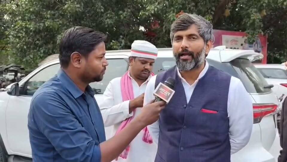 "ओपी राजभर भी वनस्पति के असर में..."
ओमप्रकाश राजभर के बयान पर सपा प्रवक्ता मनोज काका का पलटवार...