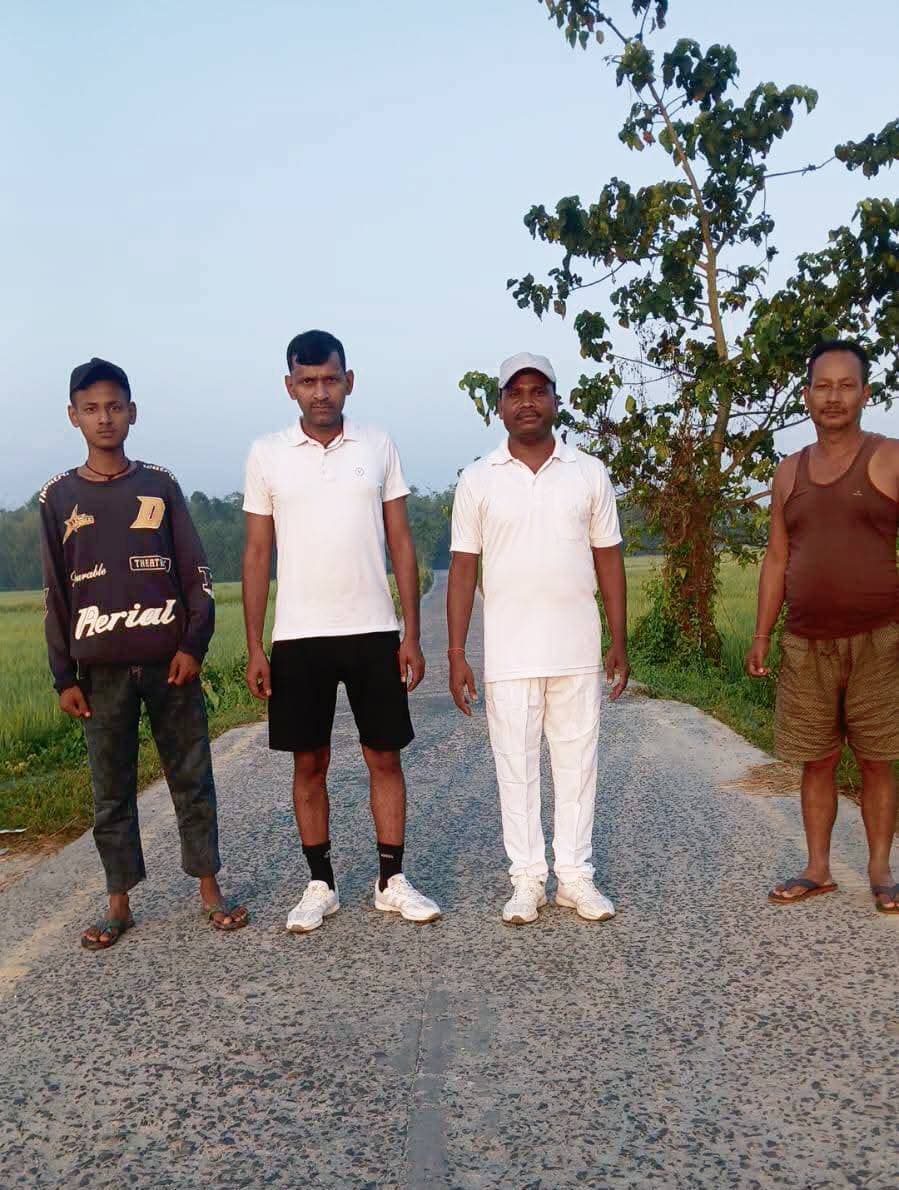 पुलिस अधीक्षक महोदय, किशनगंज के निर्देशानुसार किशनगंज जिला के विभिन्न थाना क्षेत्रों में पुलिस पदाधिकारियों एवं कर्मियों द्वारा 'विशेष मॉर्निंग वॉक अभियान' चलाया जा रहा है।
इस अभियान का उद्देश्य प्रातः कालीन समय में सुरक्षा व्यवस्था को सुदृढ़ बनाए रखना, असामाजिक तत्वों पर निगरानी रखना तथा आमजनों में सुरक्षा की भावना को और मजबूत करना है। पुलिस टीमों द्वारा अपने-अपने थाना क्षेत्रों में सतत भ्रमण एवं निगरानी सुनिश्चित की जा रही है।