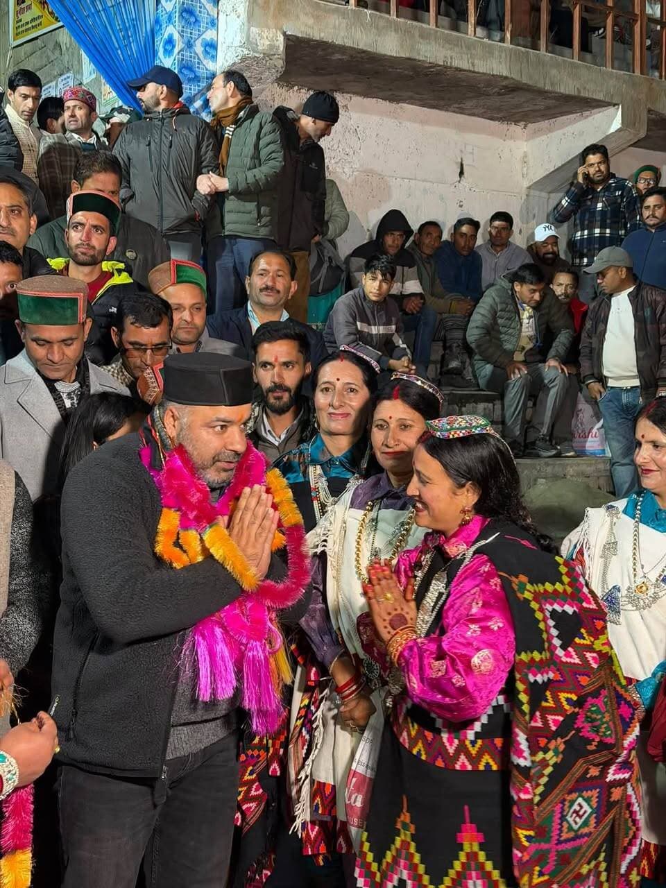 पांगी के फूलयात्रा उत्सव की सांस्कृतिक संध्या में बतौर मुख्य अतिथि शामिल हुए प्रदेश कांग्रेस कमेटी महासचिव अमित भरमौरी, मेला समिति के सम्मान के लिए जताया हार्दिक आभार #amitbharmouri #congressnews #StateCongress #himachalpradesh #pangit_pero_mabait_challenge #pangi