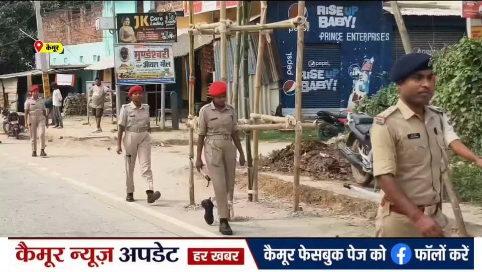 दुर्गा पूजा को लेकर रामगढ़ में पुलिस अलर्ट, बाजार में निकाला फ्लैग मार्च