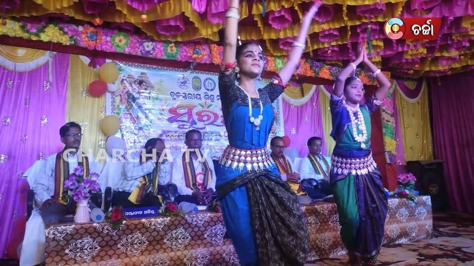 ଗଞ୍ଜାମଜିଲ୍ଲା ବୁଗୁଡା ବିରଧନଞ୍ଜୟପୁର ଗ୍ରାମରେ ଥିବା ବୃଦ୍ଧ ଗିରିବିଦ୍ୟାପିଠରେ ସୁରଭି କାର୍ଯ୍ଯକ୍ରମ ଅନୁଷ୍ଟିତ ହୋଇଥିଲା !ଏହି କାର୍ଯ୍ଯକ୍ରମରେ ବହୁ ସ୍କୁଲର ଛାତ୍ରଛାତ୍ରୀ ମାନେ ଜୋଗଦେଇଥିଲେ !ନିଜନିଜର କଳା ପ୍ରଦର୍ଷନ କରିଥିଲେ ! ଏଥିରେ ଗ୍ରାମବାସି ତଥା ସ୍କୁଲର ସଭାପତି ,ସ୍କୁଲ ଶିକ୍ଷକ ତଥା ଶିକ୍ଷୟତ୍ରି ମାନେ ପୂର୍ଣ୍ଣ ସହଜୋଗ କରିଥିଲେ |
#charchatv #odishanewstoday #ganjam #Surabhi #OdishaNews