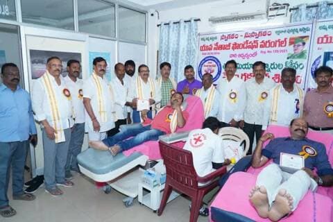 ఏటూరునాగారం: అబ్దుల్ కలాం లైఫ్ సేవర్ అవార్డు అందుకున్న ఉపాధ్యాయుడు గజ్జెల సుమన్