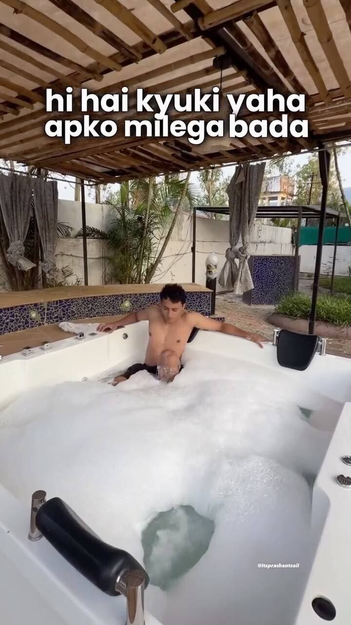 6bhk luxurious villa with jacuzzi and big swimming in Lonavla❤️
Comment “Location” i will share all the details with you.
#lonavala #villa #staycation #trip #mumbai