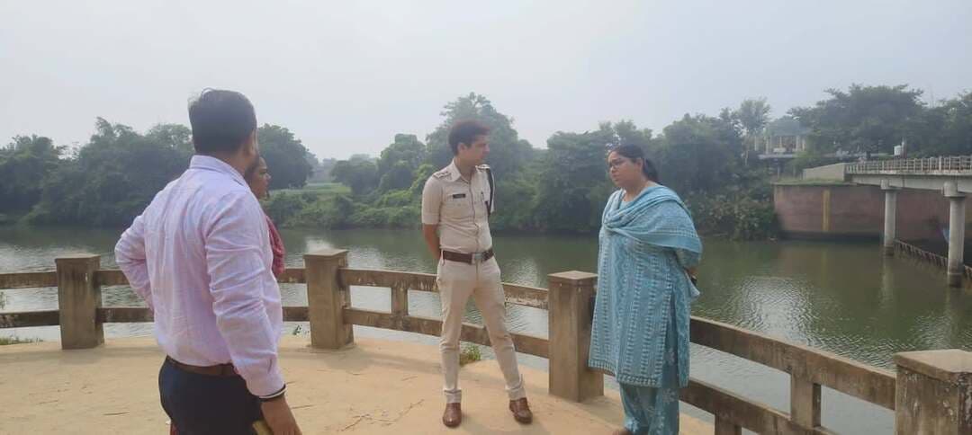 🚨 कैमूर ब्रेकिंग न्यूज़ 🚨
कुदरा में एसडीएम रत्ना प्रियदर्शनी और एसडीपीओ गोपाल कृष्ण का निरीक्षण!
मूर्ति विसर्जन और दुर्गा पूजा को लेकर कुदरा डैम, रामलीला मैदान एवं नवचंडी घाट का किया निरीक्षण।