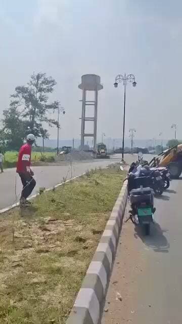 चित्रकूट में फोरलेन निर्माण के बीच बड़ा एक्शन! एयरपोर्ट रोड पर PWD ने ध्वस्त कराई पानी की टंकी
#uttarakhand
#RoorkeeNews
#HaridwarNews
#roorkee
#breakingn
#UttarakhandNews
#