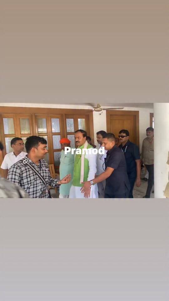 2047 तक देश को विकसित बनाने के लिए भाजपा सरकार का लक्ष्य: केशव प्रसाद मौर्य
हंडिया में उप मुख्यमंत्री केशव प्रसाद मौर्य ने कहा कि वर्ष 2047 तक भारत को विकसित राष्ट्र बनाने के लक्ष्य के साथ भाजपा सरकार काम कर रही है। उन्होंने कहा कि देश के नेतृत्व की जिम्मेदारी प्रधानमंत्री नरेंद्र मोदी के नेतृत्व में आगे बढ़ रही है। इस दौरान उन्होंने कांग्रेस और सपा पर भी निशाना साधा।