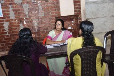 കൊല്ലം: കൊല്ലത്ത് വനിതാ കമ്മീഷൻ സിറ്റിങ് നടന്നു; 25 കേസുകൾ പരിഗണിച്ചു