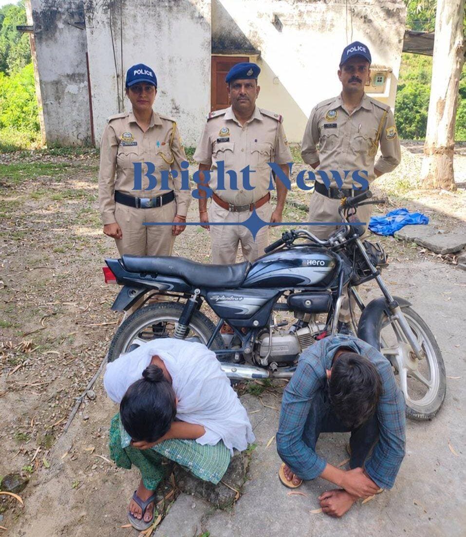 -<nis:link nis:type=tag nis:id=कोट nis:value=कोट nis:enabled=true nis:link/> कहलूर में बाइक चोरी का खुलासा, पंजाब के 2 आरोपी गिरफ्तार...
-<nis:link nis:type=tag nis:id=सीसीटीवी nis:value=सीसीटीवी nis:enabled=true nis:link/> फुटेज से पकड़े गए चोर, चोरी की बाइक बरामद..
-<nis:link nis:type=tag nis:id=ब्राइट nis:value=ब्राइट nis:enabled=true nis:link/> <nis:link nis:type=tag nis:id=न्यूज nis:value=न्यूज nis:enabled=true nis:link/> <nis:link nis:type=tag nis:id=बिलासपुर nis:value=बिलासपुर nis:enabled=true nis:link/>
-<nis:link nis:type=tag nis:id=जिला nis:value=जिला nis:enabled=true nis:link/> बिलासपुर के पुलिस थाना कोट कहलूर में मोटरसाइकिल चोरी के मामले में पुलिस ने बड़ी कार्रवाई करते हुए पंजाब के 2 आरोपियों को गिरफ्तार किया है। थाना में 17 सितंबर को मामला दर्ज हुआ था।
-<nis:link nis:type=tag nis:id=पुलिस nis:value=पुलिस nis:enabled=true nis:link/> ने घटनास्थल व आसपास के सीसीटीवी कैमरों की फुटेज का बारीकी से विश्लेषण किया और तकनीकी साक्ष्यों के आधार पर आरोपियों की पहचान कर पंजाब के जिला संगरूर से उन्हें दबोचा। पुलिस ने चोरी की मोटरसाइकिल भी बरामद कर ली है।
-<nis:link nis:type=tag nis:id=गिरफ्तार nis:value=गिरफ्तार nis:enabled=true nis:link/> आरोपियों की पहचान गुरविंदर सिंह (22) पुत्र रघुवीर सिंह निवासी गांव लोंगोवाल, तहसील लोंगोवाल, जिला संगरूर व हरप्रीत कौर (20) पुत्री माखन सिंह निवासी वार्ड नंबर 02, सुनामी पट्टी, लोंगोवाल, जिला संगरूर के रूप में हुई है। मामले में आगामी जांच जारी है।
-<nis:link nis:type=tag nis:id=पुलिस nis:value=पुलिस nis:enabled=true nis:link/> अधीक्षक अभिषेक धीमान ने कहा कि जिला में चोरी की घटनाओं पर अंकुश लगाने के लिए पुलिस पूरी तरह सतर्क है। सीसीटीवी व तकनीकी जांच से हर मामले का जल्द खुलासा किया जा रहा है। जनता से अपील है कि संदिग्ध गतिविधि की सूचना तुरंत पुलिस को दें।
<nis:link nis:type=tag nis:id=brightnewsbilaspur nis:value=BrightNewsBilaspur nis:enabled=true nis:link/> <nis:link nis:type=tag nis:id=bilaspurpolice nis:value=BilaspurPolice nis:enabled=true nis:link/> <nis:link nis:type=tag nis:id=kotkahlurpolice nis:value=KotKahlurPolice nis:enabled=true nis:link/> <nis:link nis:type=tag nis:id=bilaspurnews nis:value=BilaspurNews nis:enabled=true nis:link/> <nis:link nis:type=tag nis:id=bilaspurcrimenews nis:value=BilaspurCrimeNews nis:enabled=true nis:link/> <nis:link nis:type=tag nis:id=bilaspurbreaking nis:value=BilaspurBreaking nis:enabled=true nis:link/> <nis:link nis:type=tag nis:id=bilaspursamachar nis:value=BilaspurSamachar nis:enabled=true nis:link/> <nis:link nis:type=tag nis:id=bilaspurupdate nis:value=BilaspurUpdate nis:enabled=true nis:link/> <nis:link nis:type=tag nis:id=bilaspurtoday nis:value=BilaspurToday nis:enabled=true nis:link/> <nis:link nis:type=tag nis:id=bilaspurpoliceaction nis:value=BilaspurPoliceAction nis:enabled=true nis:link/> <nis:link nis:type=tag nis:id=spbilaspur nis:value=SPBilaspur nis:enabled=true nis:link/> <nis:link nis:type=tag nis:id=abhishekdhiman nis:value=AbhishekDhiman nis:enabled=true nis:link/> <nis:link nis:type=tag nis:id=biketheftcase nis:value=BikeTheftCase nis:enabled=true nis:link/> <nis:link nis:type=tag nis:id=motorcycletheft nis:value=MotorcycleTheft nis:enabled=true nis:link/> <nis:link nis:type=tag nis:id=fir8426 nis:value=FIR8426 nis:enabled=true nis:link/> <nis:link nis:type=tag nis:id=bns303 nis:value=BNS303 nis:enabled=true nis:link/> <nis:link nis:type=tag nis:id=cctvfootage nis:value=CCTVFootage nis:enabled=true nis:link/> <nis:link nis:type=tag nis:id=punjabarrest nis:value=PunjabArrest nis:enabled=true nis:link/> <nis:link nis:type=tag nis:id=sangrurarrest nis:value=SangrurArrest nis:enabled=true nis:link/> <nis:link nis:type=tag nis:id=longowal nis:value=Longowal nis:enabled=true nis:link/> <nis:link nis:type=tag nis:id=sangrurpolice nis:value=SangrurPolice nis:enabled=true nis:link/> <nis:link nis:type=tag nis:id=himachalpolice nis:value=HimachalPolice nis:enabled=true nis:link/> <nis:link nis:type=tag nis:id=himachalcrimenews nis:value=HimachalCrimeNews nis:enabled=true nis:link/> <nis:link nis:type=tag nis:id=himachalnews nis:value=HimachalNews nis:enabled=true nis:link/> <nis:link nis:type=tag nis:id=himachalbreaking nis:value=HimachalBreaking nis:enabled=true nis:link/> <nis:link nis:type=tag nis:id=bilaspurchoricase nis:value=BilaspurChoriCase nis:enabled=true nis:link/> <nis:link nis:type=tag nis:id=bikerecovered nis:value=BikeRecovered nis:enabled=true nis:link/> <nis:link nis:type=tag nis:id=theftsolved nis:value=TheftSolved nis:enabled=true nis:link/> <nis:link nis:type=tag nis:id=punjabhimachalpolice nis:value=PunjabHimachalPolice nis:enabled=true nis:link/> <nis:link nis:type=tag nis:id=himachalpoliceinaction nis:value=HimachalPoliceInAction nis:enabled=true nis:link/> <nis:link nis:type=tag nis:id=bilaspurkikhabar nis:value=BilaspurKiKhabar nis:enabled=true nis:link/> <nis:link nis:type=tag nis:id=bilaspurlatestnews nis:value=BilaspurLatestNews nis:enabled=true nis:link/> <nis:link nis:type=tag nis:id=bilaspurcrimeupdate nis:value=BilaspurCrimeUpdate nis:enabled=true nis:link/> <nis:link nis:type=tag nis:id=bilaspurpolicenews nis:value=BilaspurPoliceNews nis:enabled=true nis:link/> <nis:link nis:type=tag nis:id=brightnewshimachal nis:value=BrightNewsHimachal nis:enabled=true nis:link/> <nis:link nis:type=tag nis:id=brightnewspunjab nis:value=BrightNewsPunjab nis:enabled=true nis:link/> <nis:link nis:type=tag nis:id=brightnewsuna nis:value=BrightNewsUna nis:enabled=true nis:link/> <nis:link nis:type=tag nis:id=brightnewsshimla nis:value=BrightNewsShimla nis:enabled=true nis:link/> <nis:link nis:type=tag nis:id=brightnewshamirpur nis:value=BrightNewsHamirpur nis:enabled=true nis:link/> <nis:link nis:type=tag nis:id=brightnewskangra nis:value=BrightNewsKangra nis:enabled=true nis:link/> <nis:link nis:type=tag nis:id=brightnewsmandi nis:value=BrightNewsMandi nis:enabled=true nis:link/> <nis:link nis:type=tag nis:id=brightnewssolan nis:value=BrightNewsSolan nis:enabled=true nis:link/> <nis:link nis:type=tag nis:id=brightnewschamba nis:value=BrightNewsChamba nis:enabled=true nis:link/> <nis:link nis:type=tag nis:id=brightnewskullu nis:value=BrightNewsKullu nis:enabled=true nis:link/> <nis:link nis:type=tag nis:id=brightnewssirmaur nis:value=BrightNewsSirmaur nis:enabled=true nis:link/> <nis:link nis:type=tag nis:id=brightnewskinnaur nis:value=BrightNewsKinnaur nis:enabled=true nis:link/> <nis:link nis:type=tag nis:id=brightnewslahaulspiti nis:value=BrightNewsLahaulSpiti nis:enabled=true nis:link/> <nis:link nis:type=tag nis:id=crimenewshimachal nis:value=CrimeNewsHimachal nis:enabled=true nis:link/> <nis:link nis:type=tag nis:id=theftcasesolved nis:value=TheftCaseSolved nis:enabled=true nis:link/> <nis:link nis:type=tag nis:id=bikechorarrest nis:value=BikeChorArrest nis:enabled=true nis:link/> <nis:link nis:type=tag nis:id=sangrurtobilaspur nis:value=SangrurToBilaspur nis:enabled=true nis:link/> <nis:link nis:type=tag nis:id=technicalevidence nis:value=TechnicalEvidence nis:enabled=true nis:link/> <nis:link nis:type=tag nis:id=policeinvestigation nis:value=PoliceInvestigation nis:enabled=true nis:link/> <nis:link nis:type=tag nis:id=bilaspurpolicesebachnamushkil nis:value=BilaspurPoliceSeBachnaMushkil nis:enabled=true nis:link/> <nis:link nis:type=tag nis:id=himachalcrimereport nis:value=HimachalCrimeReport nis:enabled=true nis:link/> <nis:link nis:type=tag nis:id=bilaspurbigaction nis:value=BilaspurBigAction nis:enabled=true nis:link/> <nis:link nis:type=tag nis:id=bilaspurnewstoday nis:value=BilaspurNewsToday nis:enabled=true nis:link/> <nis:link nis:type=tag nis:id=bilaspursamacharlive nis:value=BilaspurSamacharLive nis:enabled=true nis:link/> <nis:link nis:type=tag nis:id=himachalnewstoday nis:value=HimachalNewsToday nis:enabled=true nis:link/>