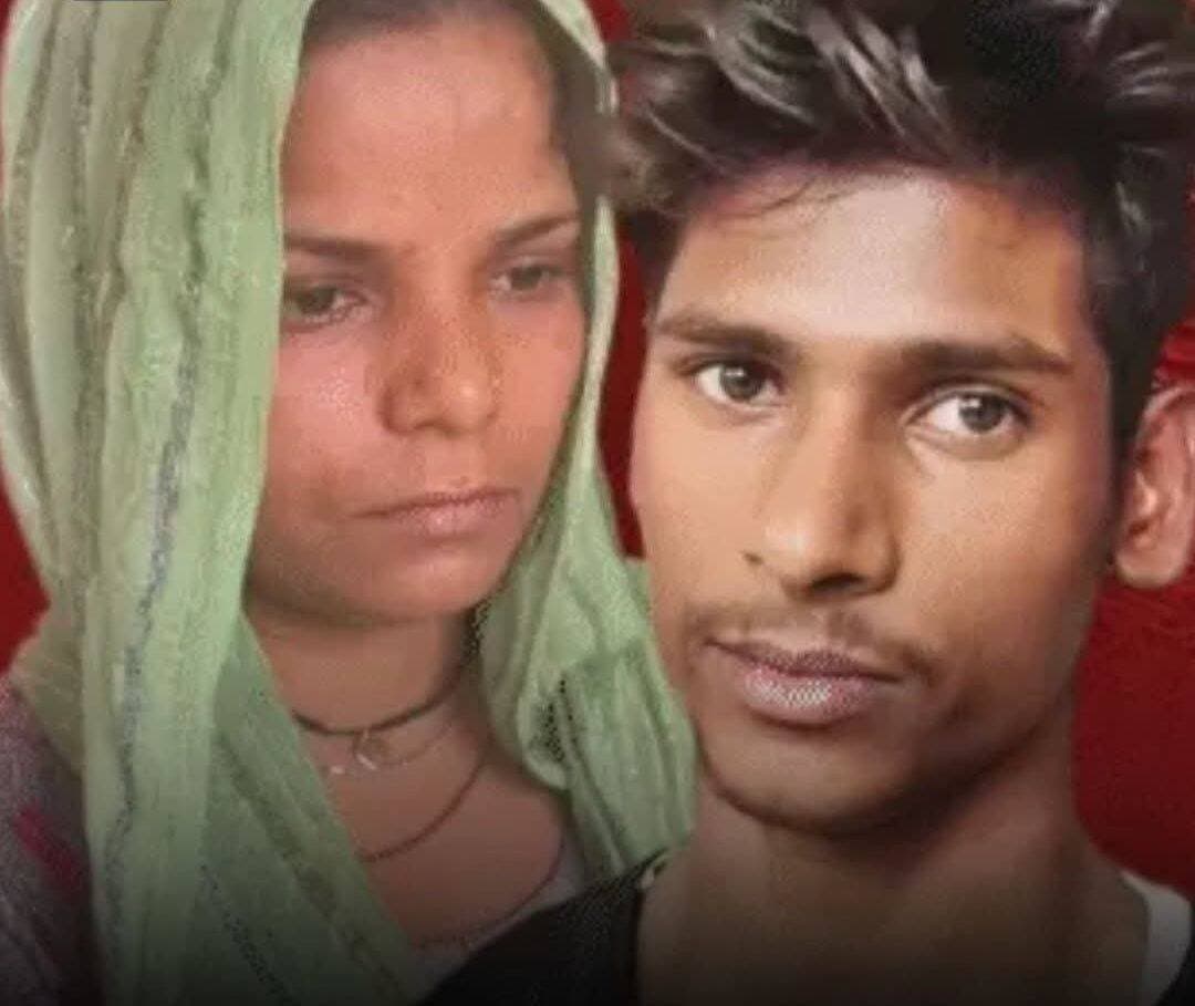 -<nis:link nis:type=tag nis:id=उत्तर_प्रदेश nis:value=उत्तर_प्रदेश nis:enabled=true nis:link/> --मेरठ में पति की हत्या कर सांप से डसवाने वाली रविता और उसके प्रेमी अमरदीप को कोर्ट ने फांसी की सजा सुनाई है। सजा के ऐलान से पहले शुक्रवार को कोर्ट में आखिरी दलीलें हुईं। 17 अप्रैल, 2025 की रात रविता ने अमरदीप के साथ मिलकर पति अमित कश्यप की गला घोटकर हत्या कर दी थी।