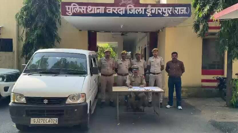 ओबरी: वरदा बस स्टैंड पर ईको गाड़ी में सवारियों से चाकू की नोक पर लूट, 5 गिरफ्तार