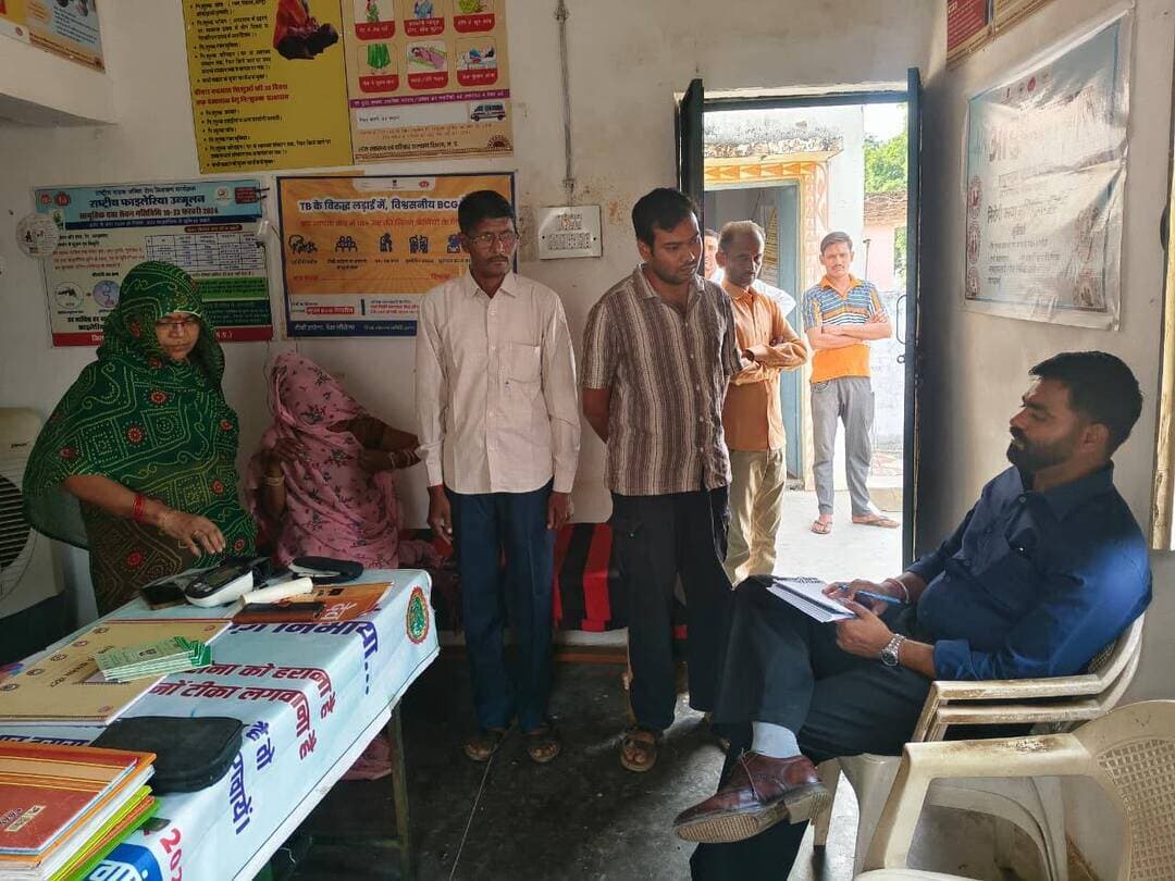मुख्यमंत्री जन-विश्वास अभियान अंतर्गत आज जिला पंचायत के मुख्य कार्यपालन अधिकारी श्री विशाल धाकड़ द्वारा ग्राम पंचायत खरों (पलेरा) में उप स्वास्थ्य केंद्र का निरीक्षण किया गया तथा ग्राम के विकास कार्यों का निरीक्षण कर आवश्यक निर्देश दिए गए।
#जन_विश्वास_अभियान
#JansamparkMP
#Jansamparktikamgarh
#tikamgarh