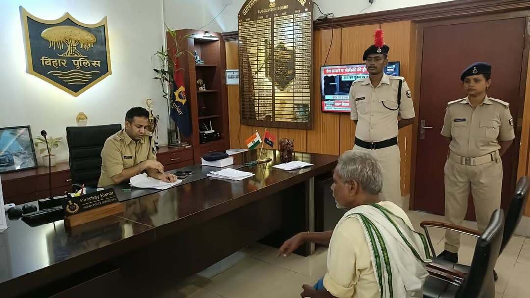 आज पुलिस अधीक्षक कटिहार श्री परिचय कुमार के द्वारा आवेदकों की शिकायत सुनी गई तथा उनकी समस्या निराकरण हेतु संबंधित पदाधिकारी को आवश्यक दिशा-निर्देश दिया गया I
Information & Public Relations Department, Government of Bihar Samrat Choudhary CMO Bihar CM Samrat JEEVIKA Bihar