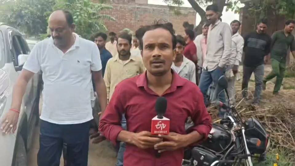 कासगं-आकाशीय बिजली से तीन लोगों की मौत का मामला,पीड़ित परिवार से मिलने पहुंचे सपा सांसद देवेश शाक्य,दिया सम्भव मदद का आस्वासन।