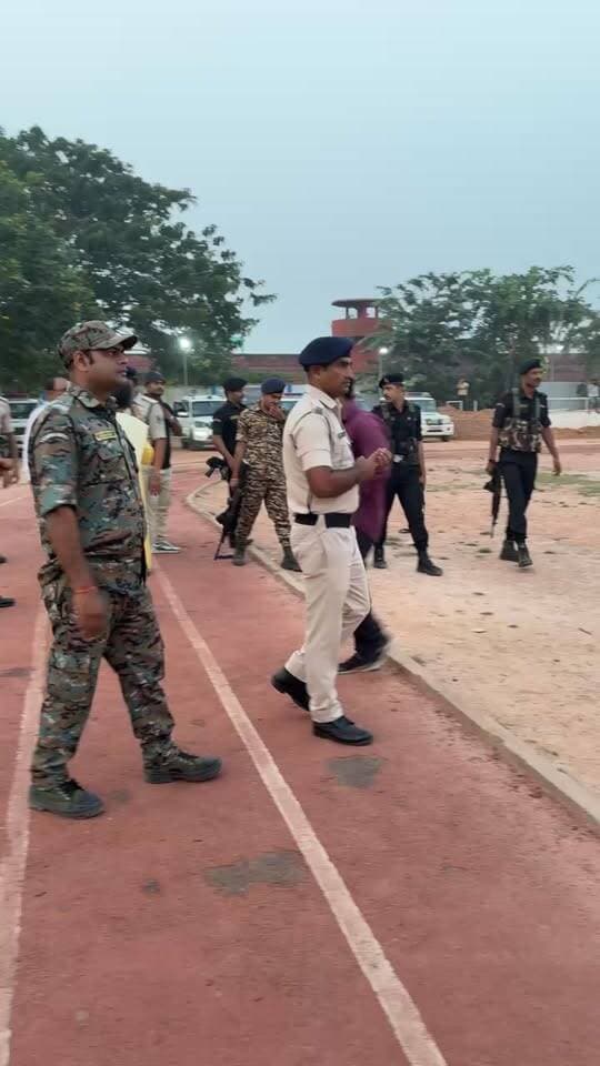 शरारती तत्वों की खैर नहीं दशहरा पूजा को लेकर शेखपुरा में निकाला गया फ्लैग मार्च