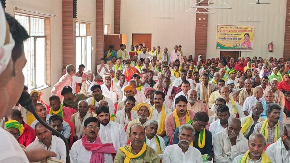 मऊ में सुहेलदेव स्वाभिमान सम्मान पार्टी की प्रदेश स्तरीय बड़ी बैठक, देखें वीडियो
#मऊ #सुहेलदेवस्वाभिमानसम्मानपार्टी #खबरेंअभीतक #KhabareAbhiTak