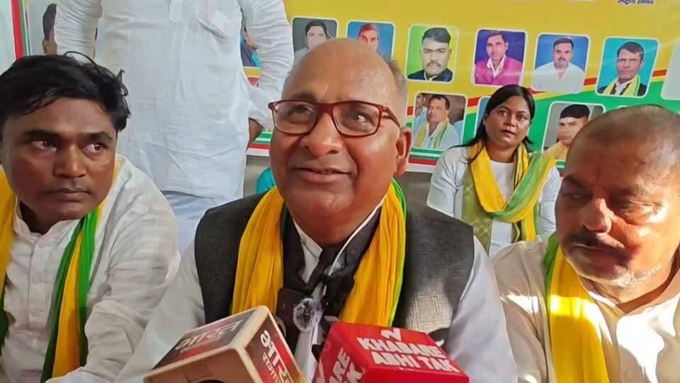 प्रदेश स्तरीय कार्यकर्ता सम्मेलन में बोले राष्ट्रीय अध्यक्ष महेंद्र राजभर
#खबरेंअभीतक #KhabareAbhiTak #MahendraRajbhar #कार्यकर्तासम्मेलन #मऊ